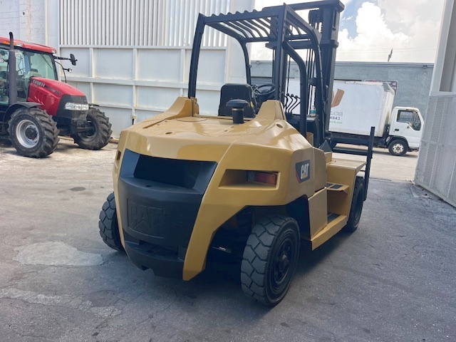 Fork Lift Standard Caterpillar DP70N - 15,500 lbs
