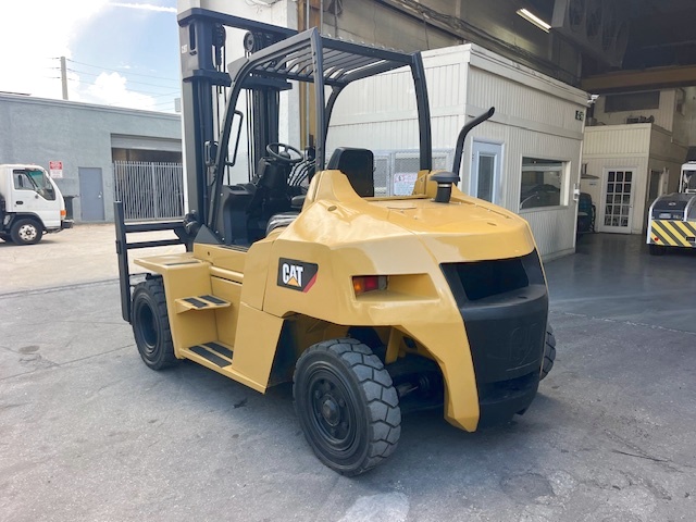 Fork Lift Standard Caterpillar DP70N - 15,500 lbs