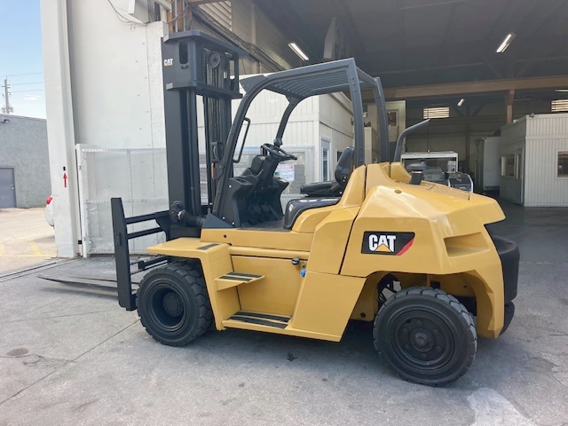 Fork Lift Standard Caterpillar DP70N - 15,500 lbs