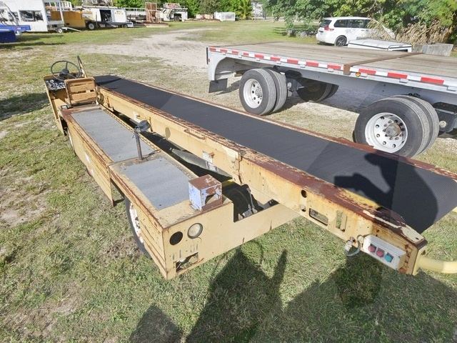 Belt Loader Tug 660E