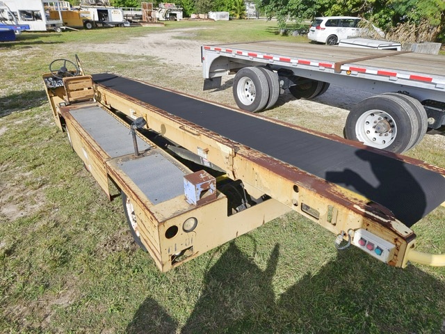 Belt Loader Tug 660E