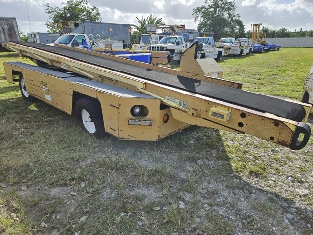Belt Loader Tug 660E