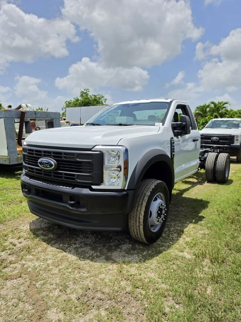 Truck Chassis Ford F-600