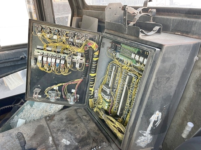 Push Back Tractor FMC B-1200