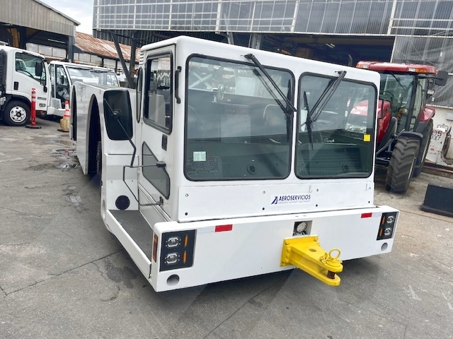 Push Back Tractor FMC B-1200