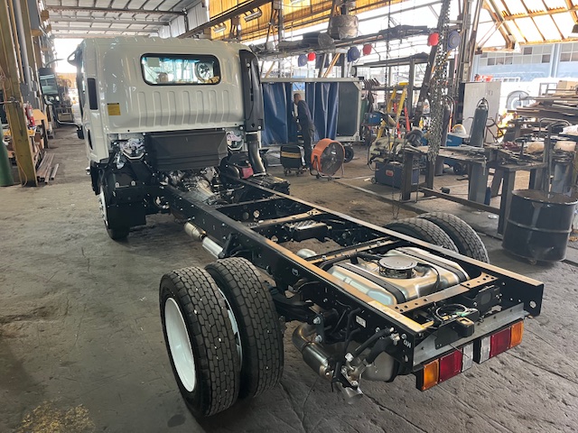 Truck Chassis Isuzu NPR - Gasoline