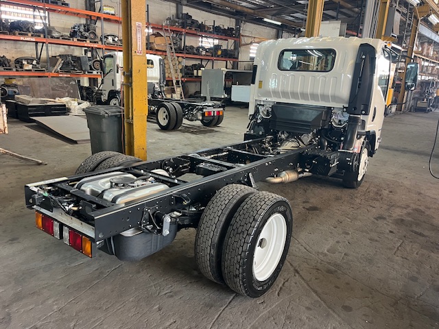 Truck Chassis Isuzu NPR - Gasoline