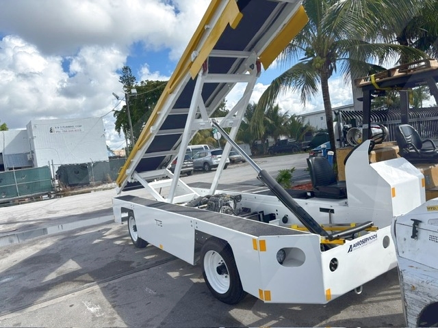 Belt Loader Tug 660