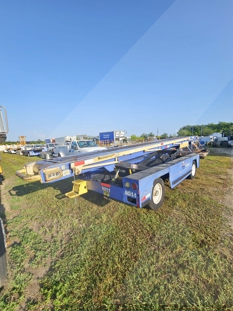 Belt Loader Tug 660E