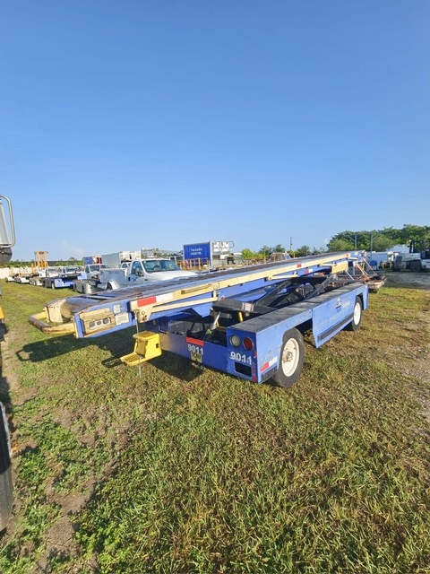 Belt Loader Tug 660E