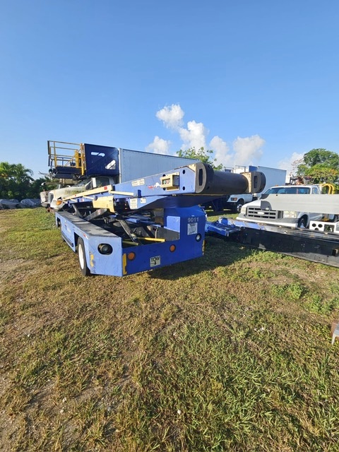 Belt Loader Tug 660E