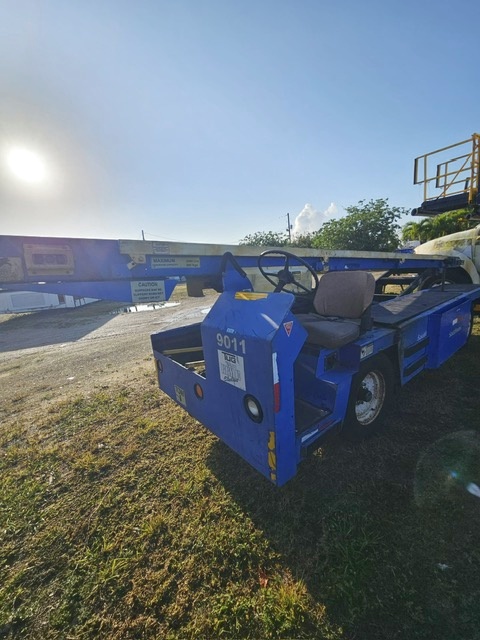 Belt Loader Tug 660E