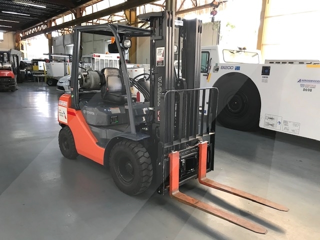 Forklift Toyota 8FGU25 Dual Fuel- 5,000 lb