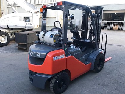 Forklift Toyota 8FGU25 Dual Fuel- 5,000 lb
