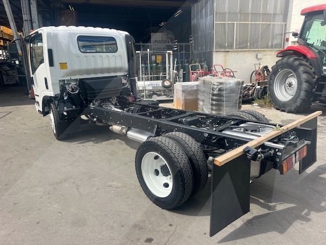 Truck Chassis Isuzu NPR - Gasoline