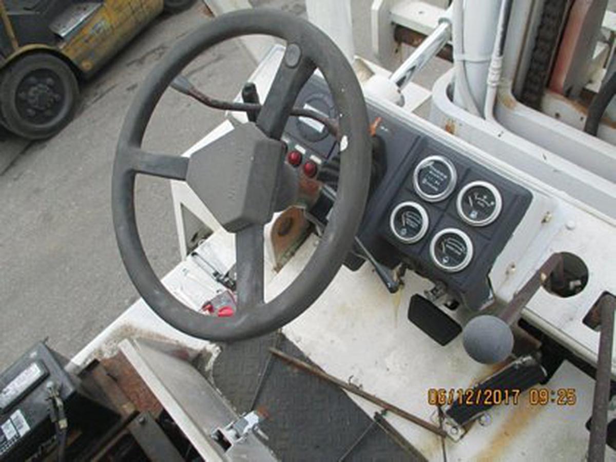 1993 Nissan DF05N70V