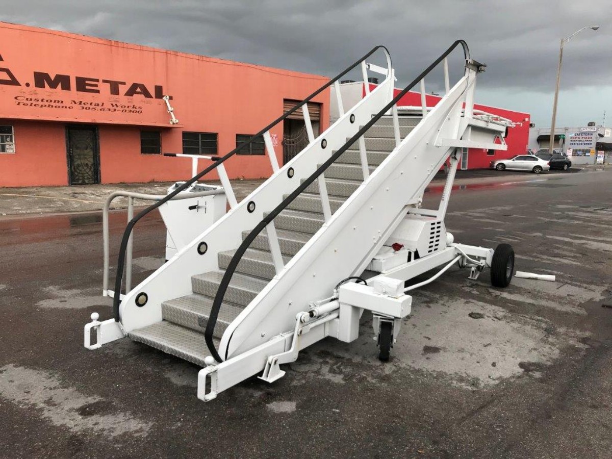 Motorized Passenger Stair Wollard MLPH-309 - 96/114 in