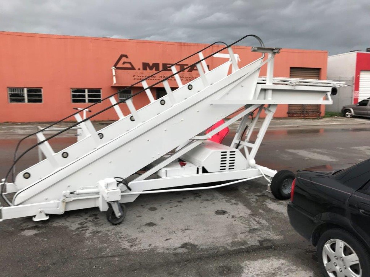 Motorized Passenger Stair Wollard MLPH-309 - 96/114 in