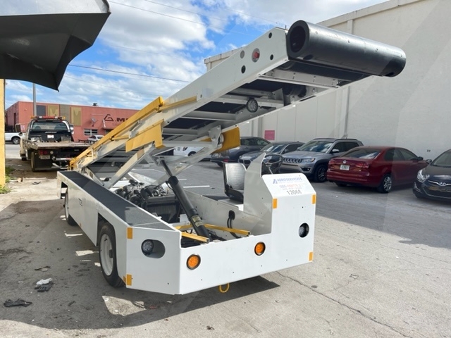 Belt Loader Tug 660