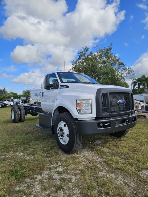 Truck Chassis Ford F-750 2026
