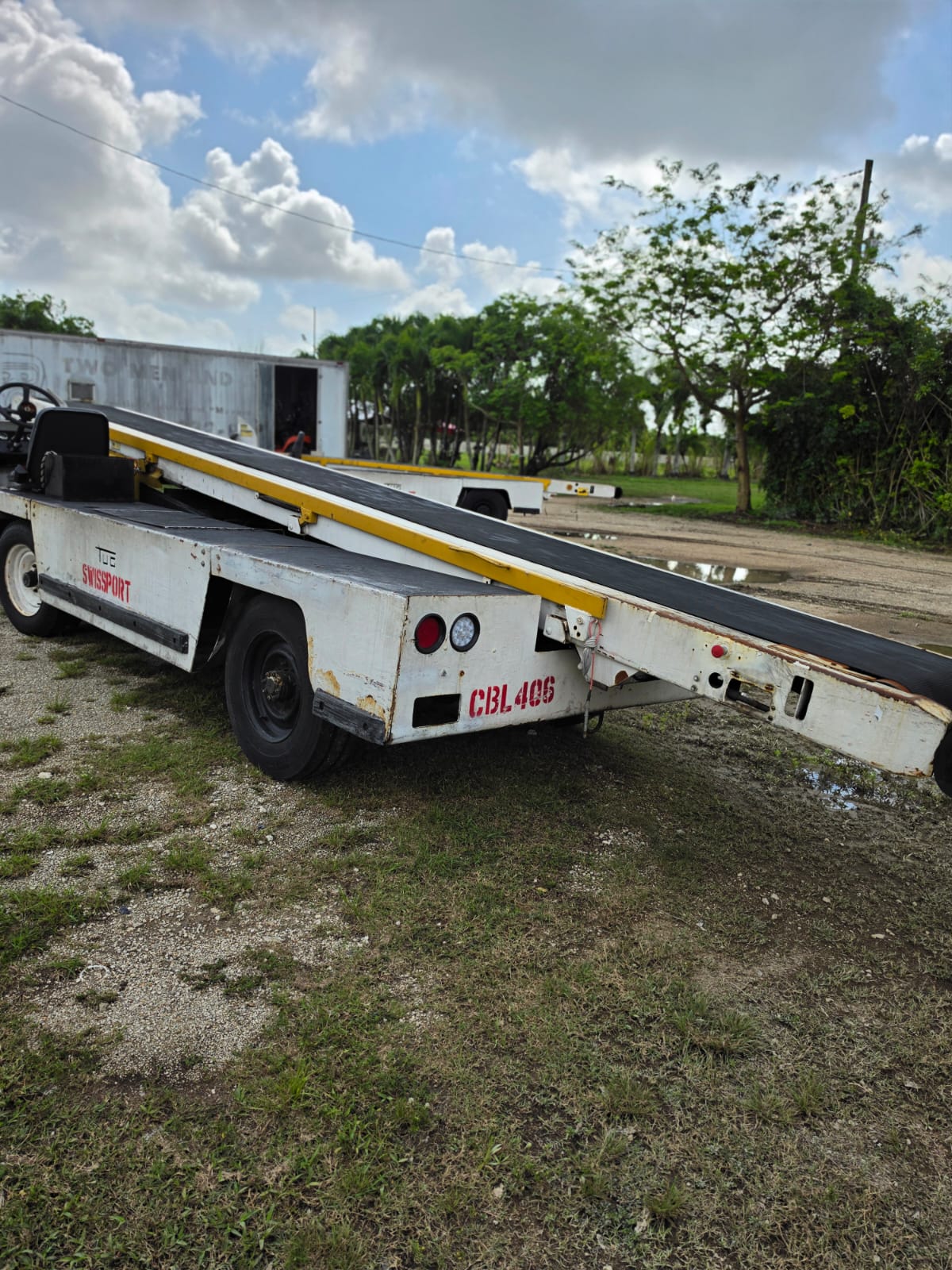 Belt Loader Tug 660