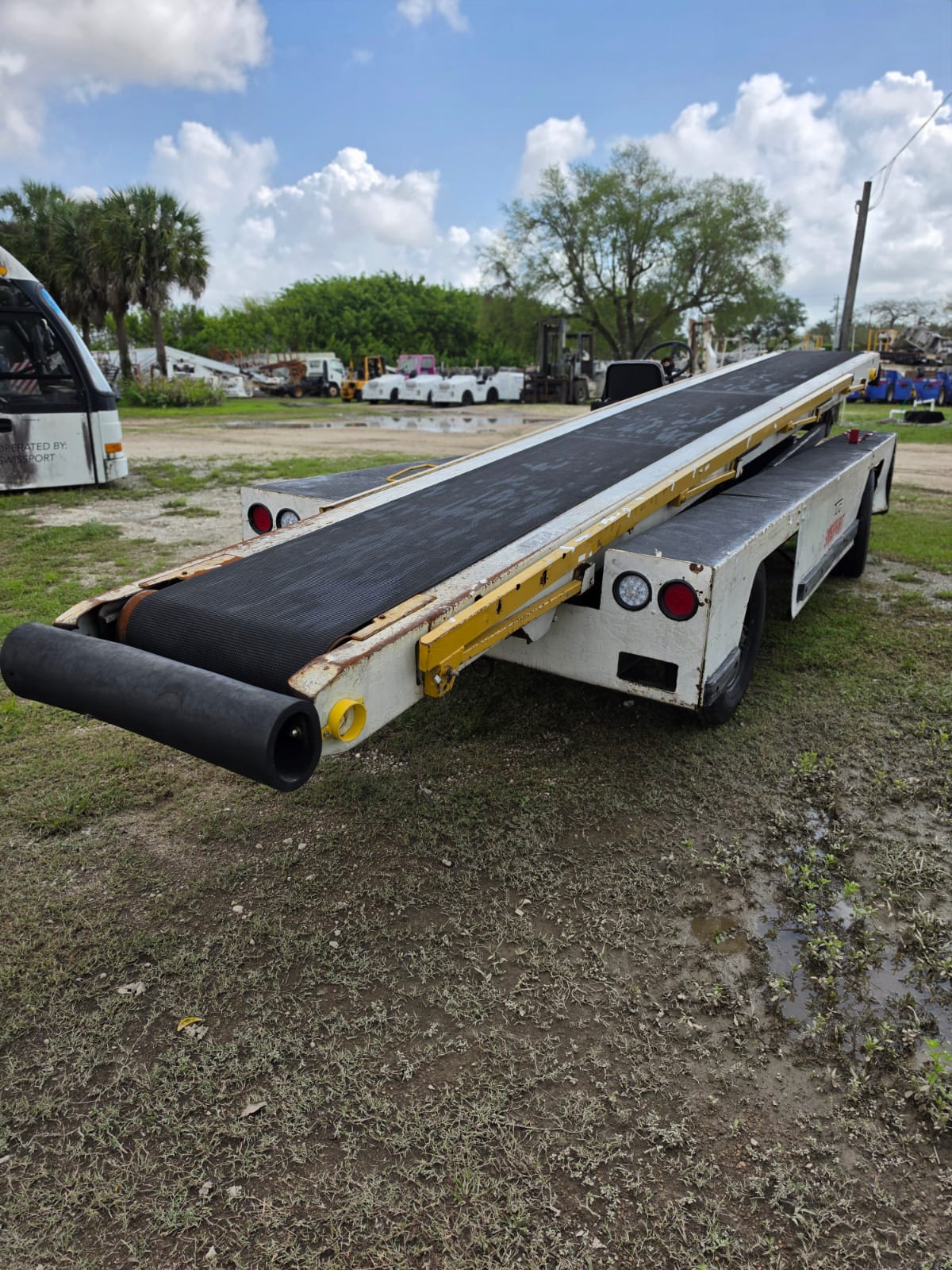 Belt Loader Tug 660