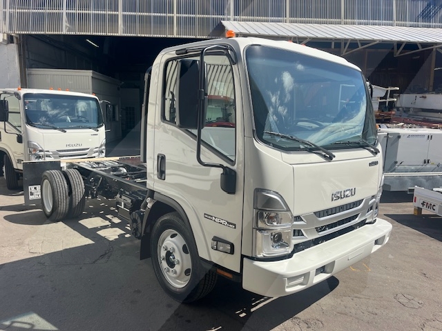 Truck Chassis Isuzu NPR - Gasoline