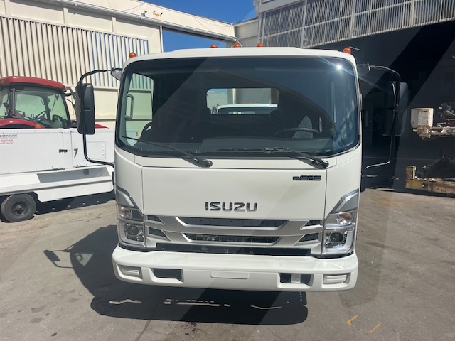 Truck Chassis Isuzu NPR - Gasoline