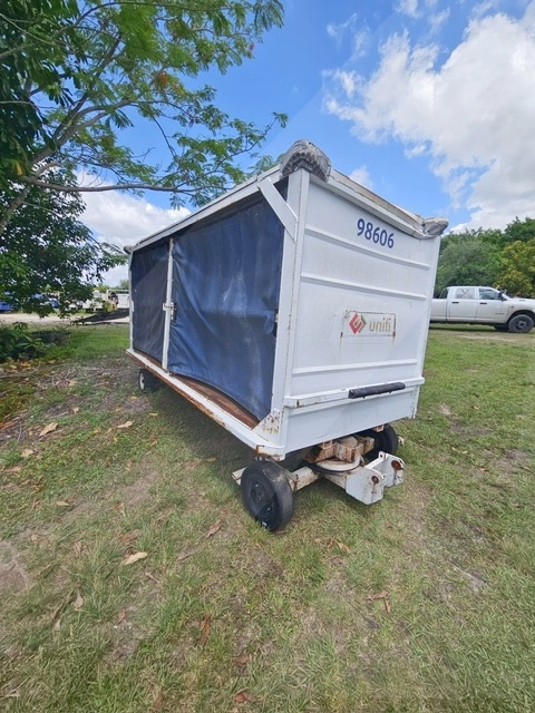 Baggage Carts Closed Clyde 15F3400