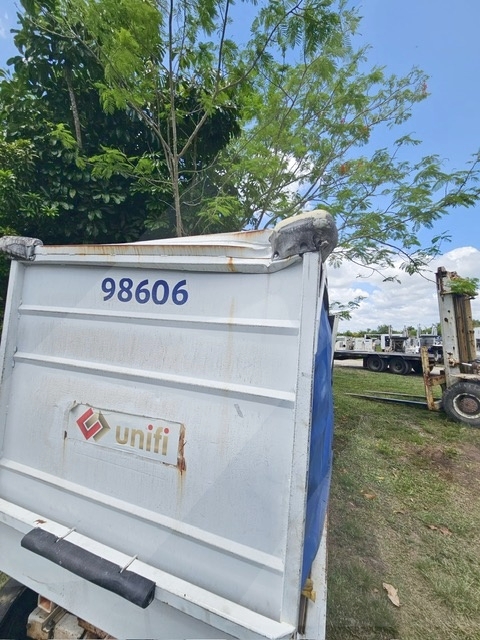 Baggage Carts Closed Clyde 15F3400