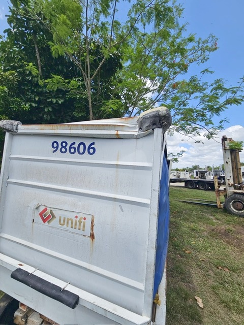 Baggage Carts Closed Clyde 15F3400