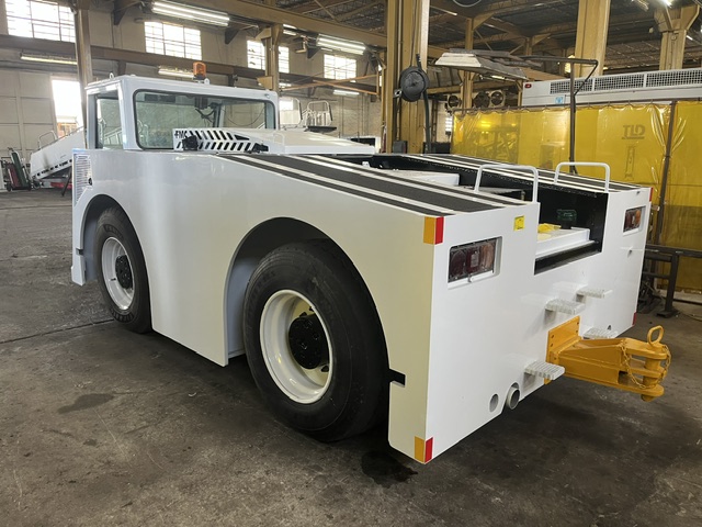 Push Back Tractor FMC B-600