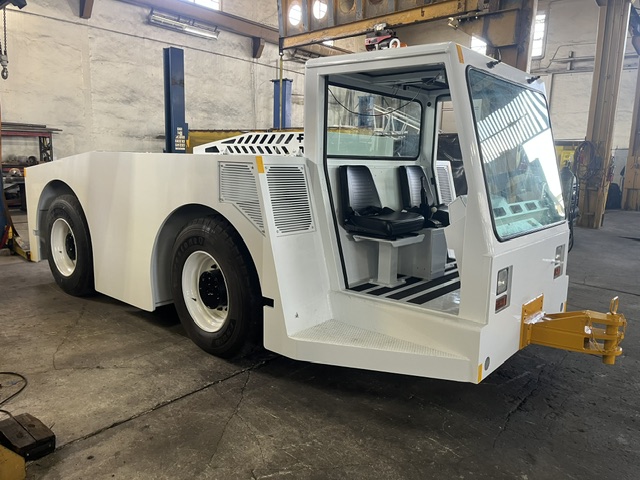 Push Back Tractor FMC B-600