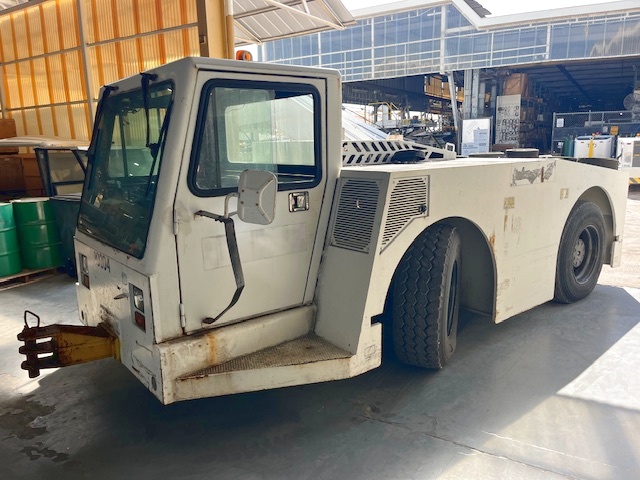 Push Back Tractor FMC B-600