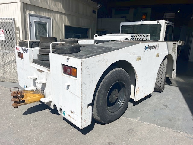 Push Back Tractor FMC B-600