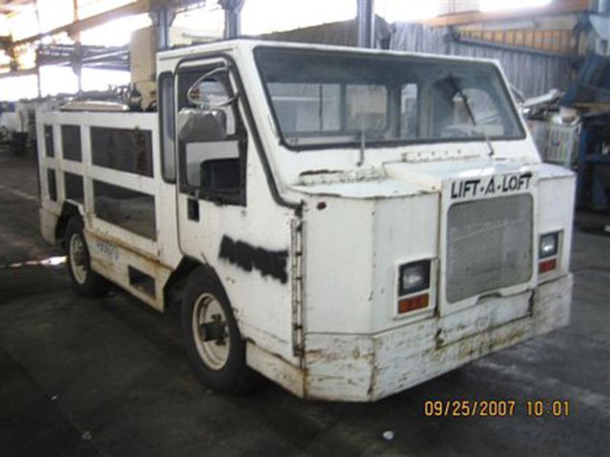 2000 Lift-A-Loft APV Flat Bed