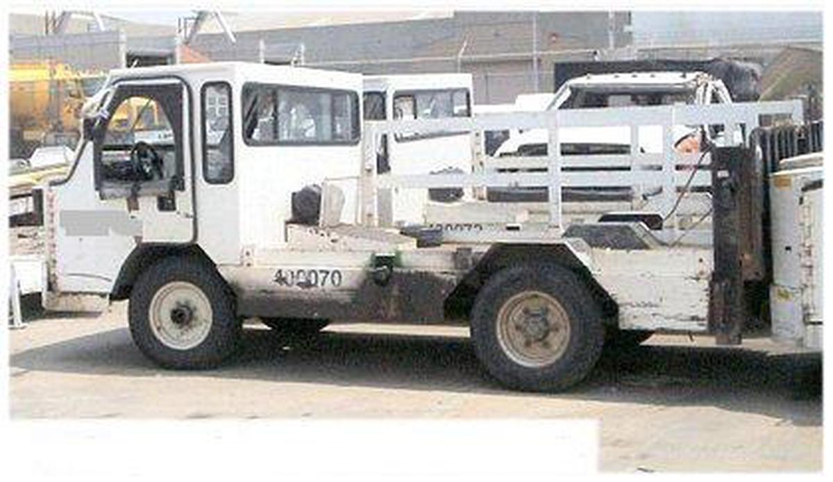 2000 Lift-A-Loft APV Flat Bed