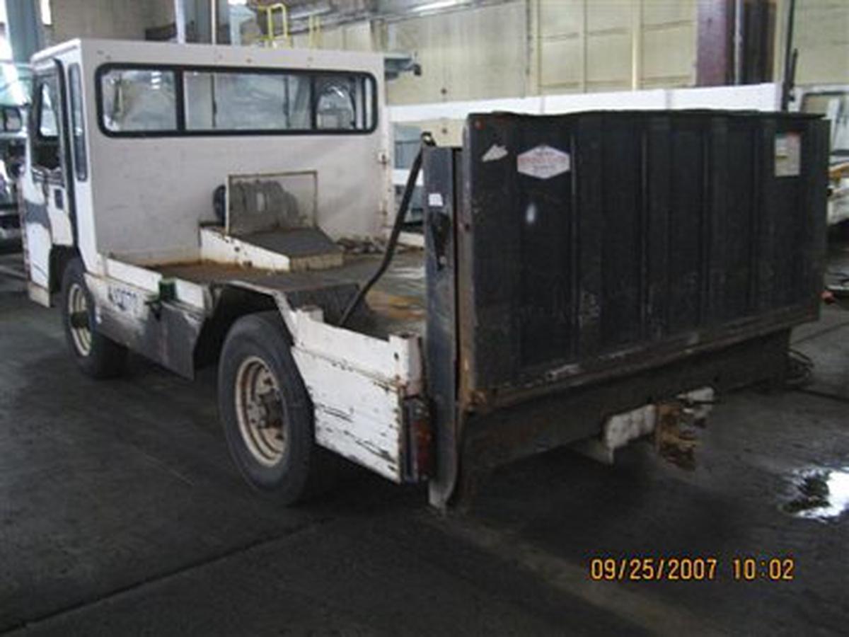 2000 Lift-A-Loft APV Flat Bed