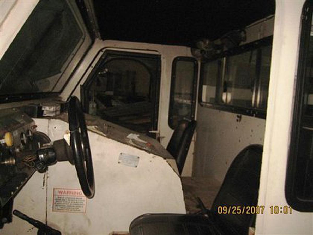 2000 Lift-A-Loft APV Flat Bed