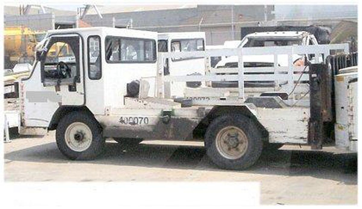 2000 Lift-A-Loft APV Flat Bed