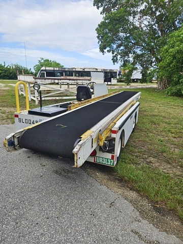 Belt Loader Tug 660E