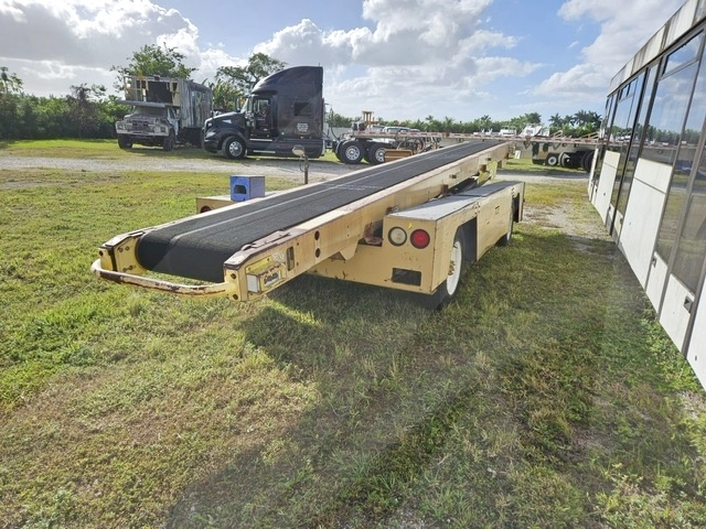 Belt Loader Tug 660E