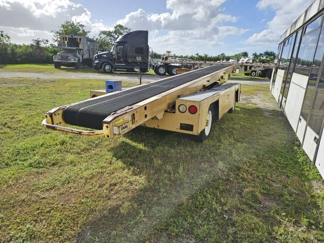 Belt Loader Tug 660E