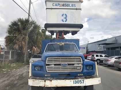 1990 FMC/Ford Trump D2-440 / F-800