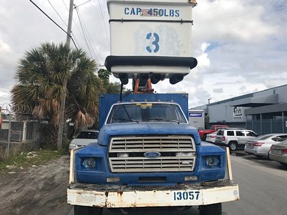 1990 FMC/Ford Trump D2-440 / F-800