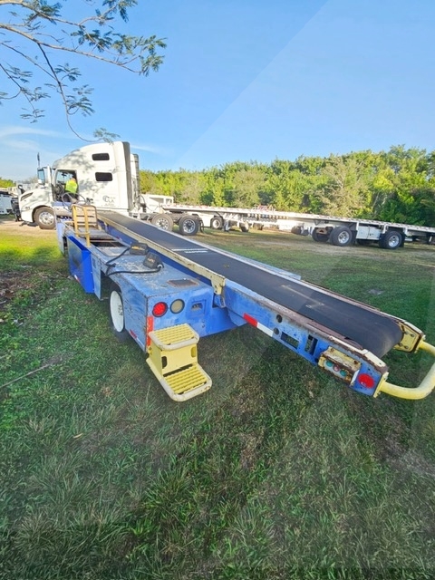 Belt Loader Tug 660E