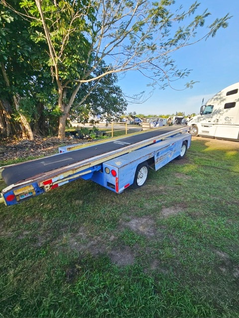 Belt Loader Tug 660E