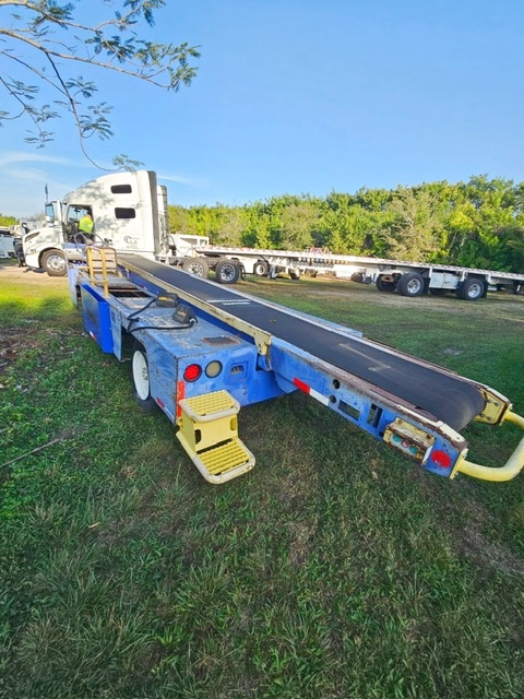 Belt Loader Tug 660E