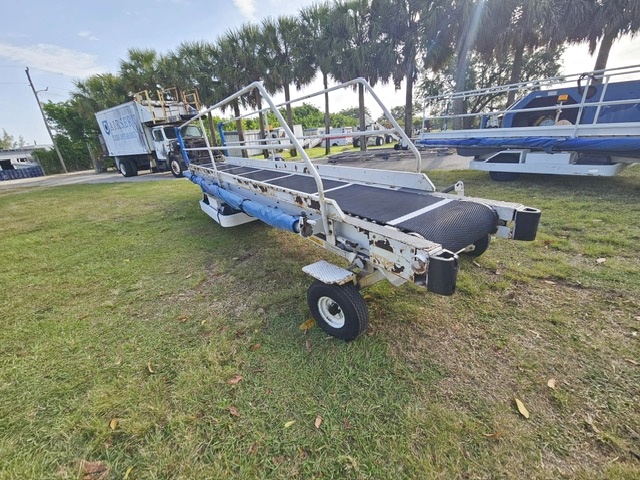 Towable Belt Loader Wasp A01771D-3650