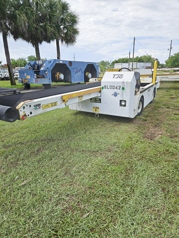 Belt Loader Tug 660E